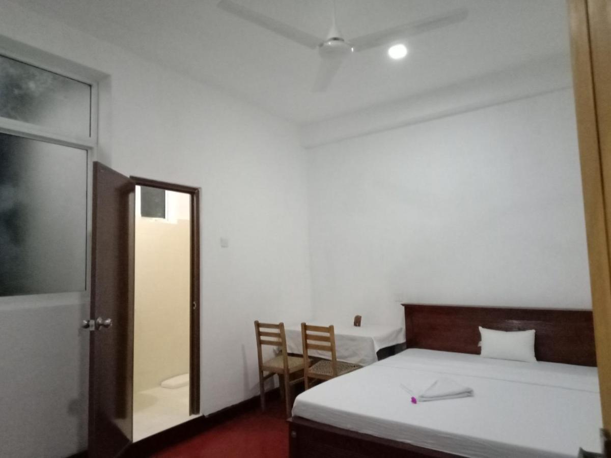 Hotel Yelona Kegalle Buitenkant foto