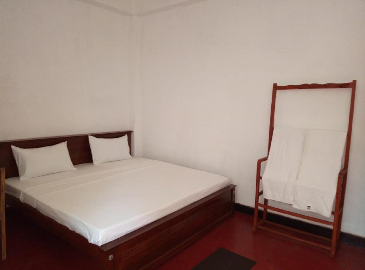 Hotel Yelona Kegalle Buitenkant foto