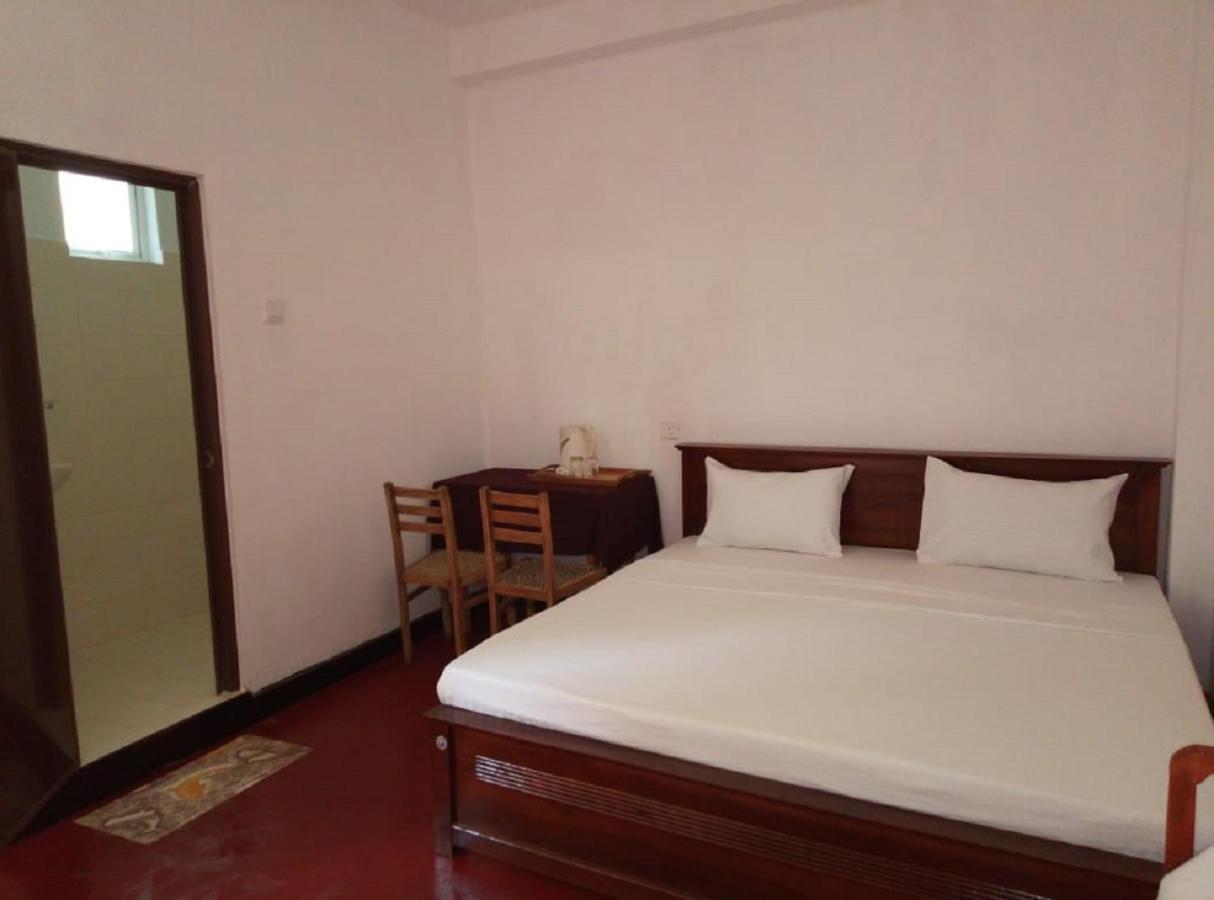 Hotel Yelona Kegalle Buitenkant foto