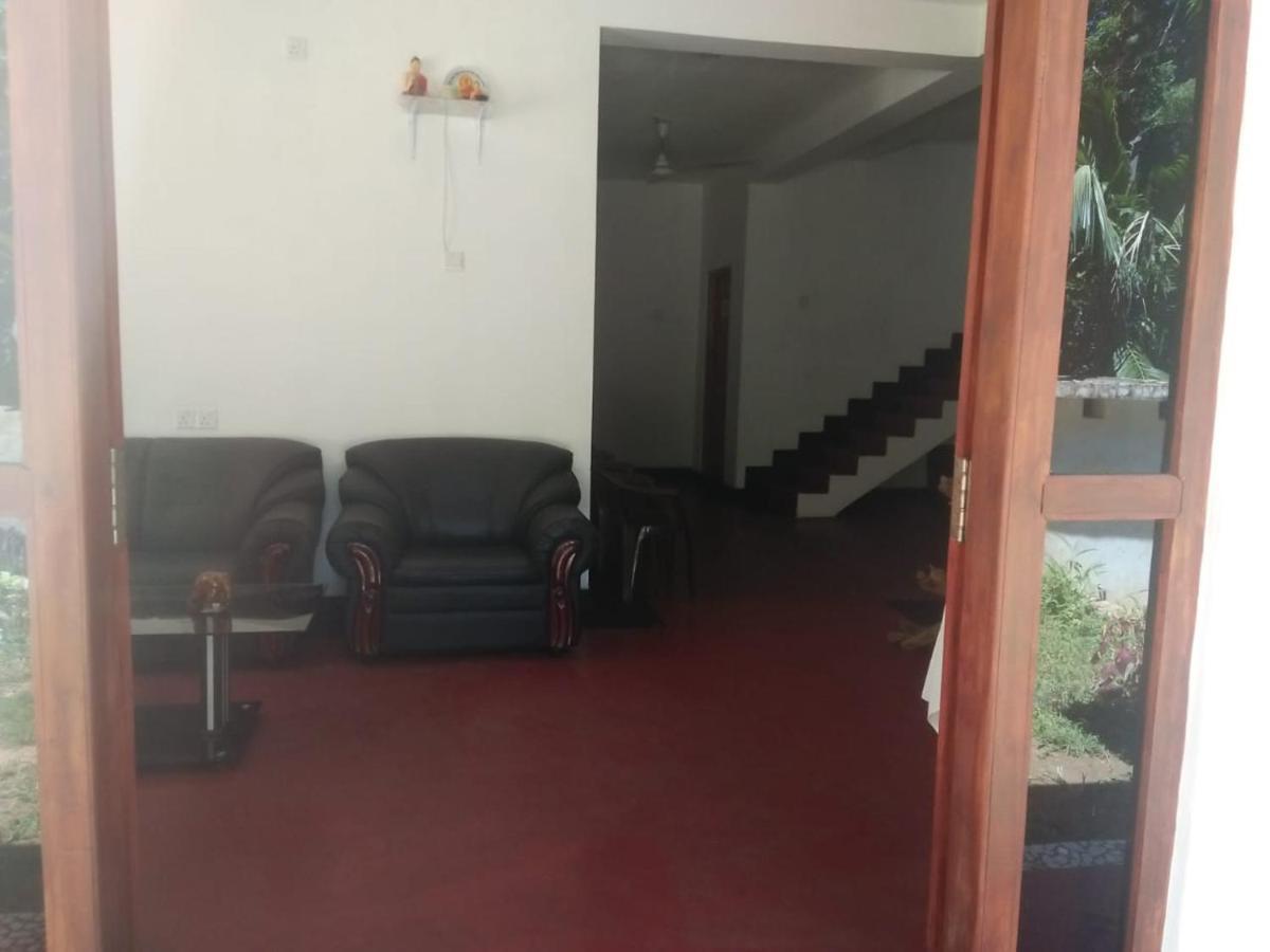 Hotel Yelona Kegalle Buitenkant foto