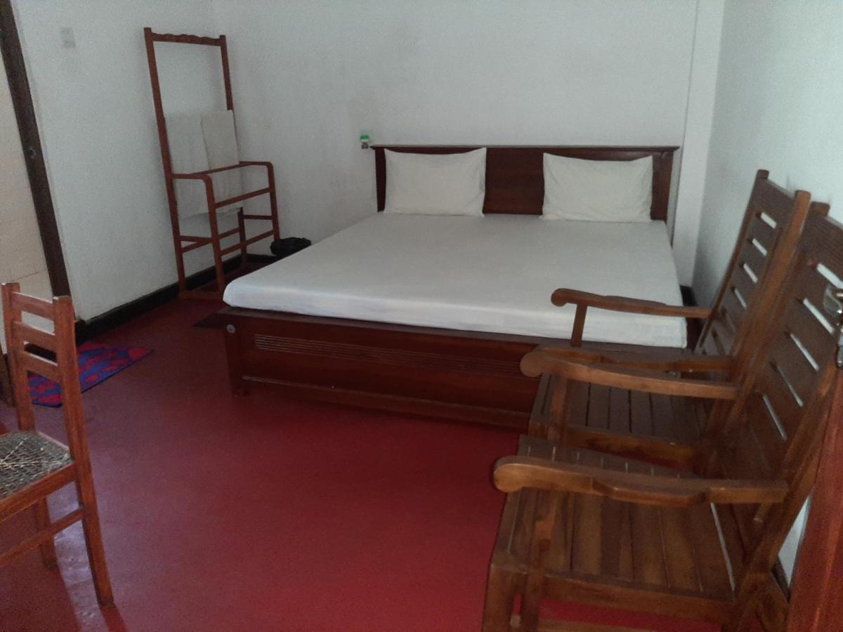 Hotel Yelona Kegalle Buitenkant foto